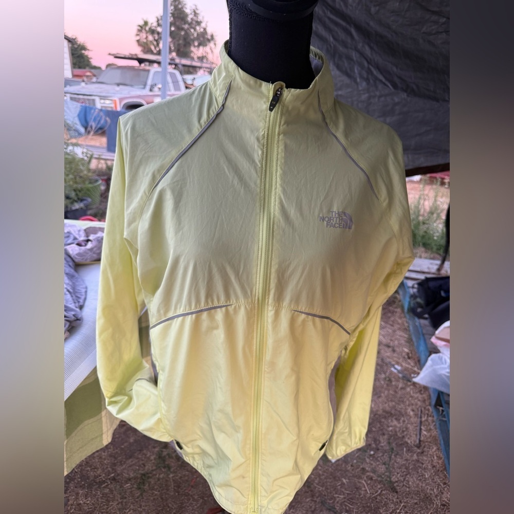 The North Face Women's Light green Wingbreaked Jacket large